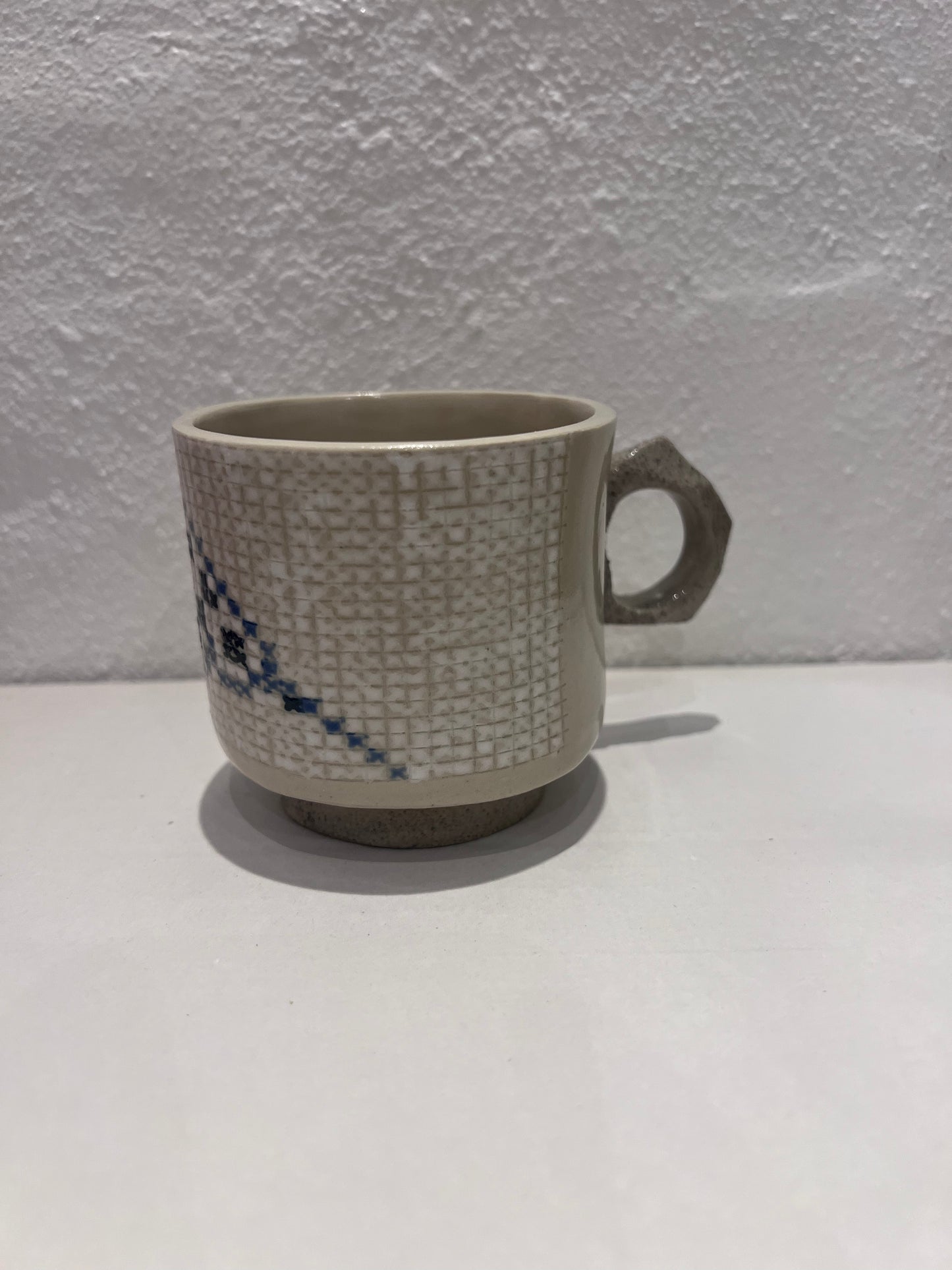 Korsstingskop med hank